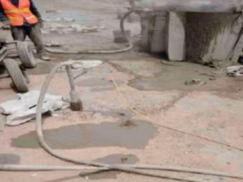 巩义水泥混凝土路面板底注浆技术 路面脱空注浆整治方案