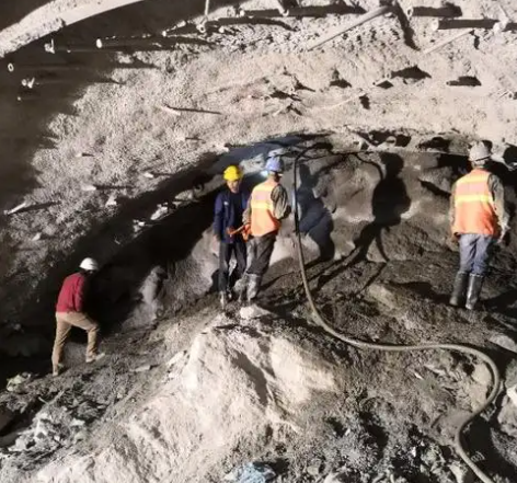 巩义拱顶带模注浆料的施工流程及注意事项